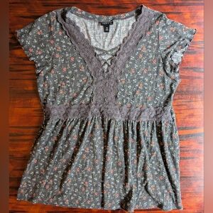 Torrid size 00 Gray Floral Lace Trim Top